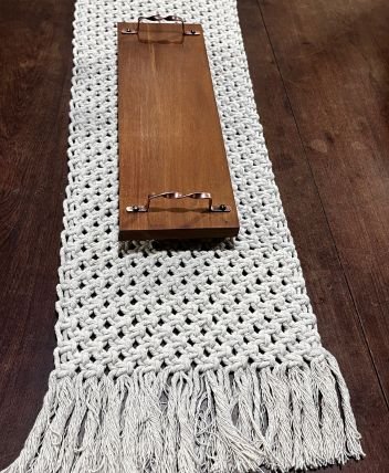 adorno de madera con manijas de cobre