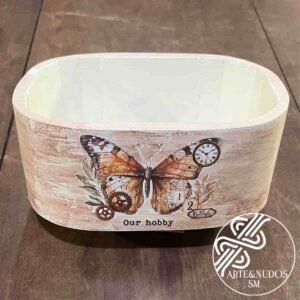 Caja decorativa “Our Hobby” – oval en decoupage con mariposa