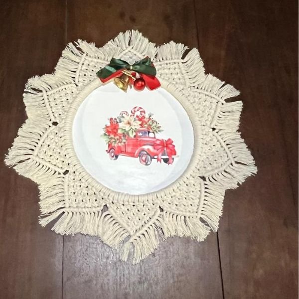 Corona Navideña Artesanal en Macramé – 47 cm